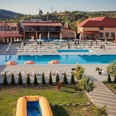 Illara Spa Hotel Irshava Exteriör bild